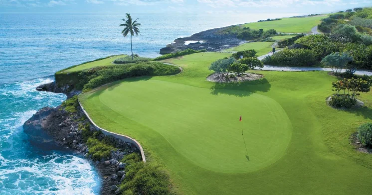 Sandals Golf Club — greens vallonnés de Cap Estate