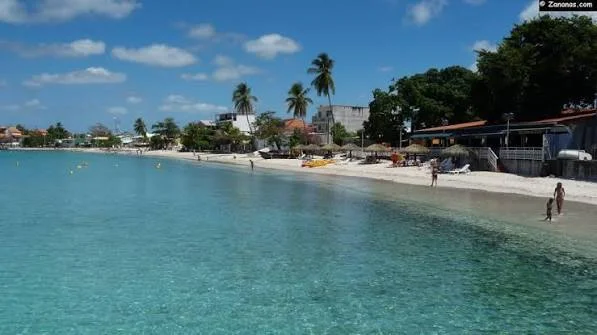 Anse Mitan — mouillage face à la baie de Fort-de-France