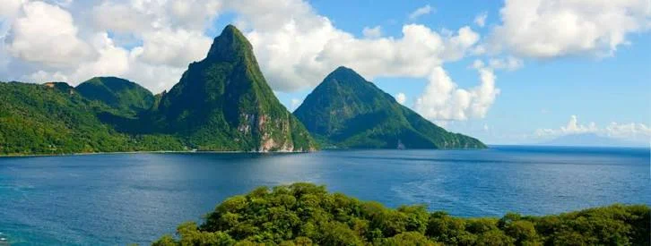Mouillage entre le Petit et le Grand Piton