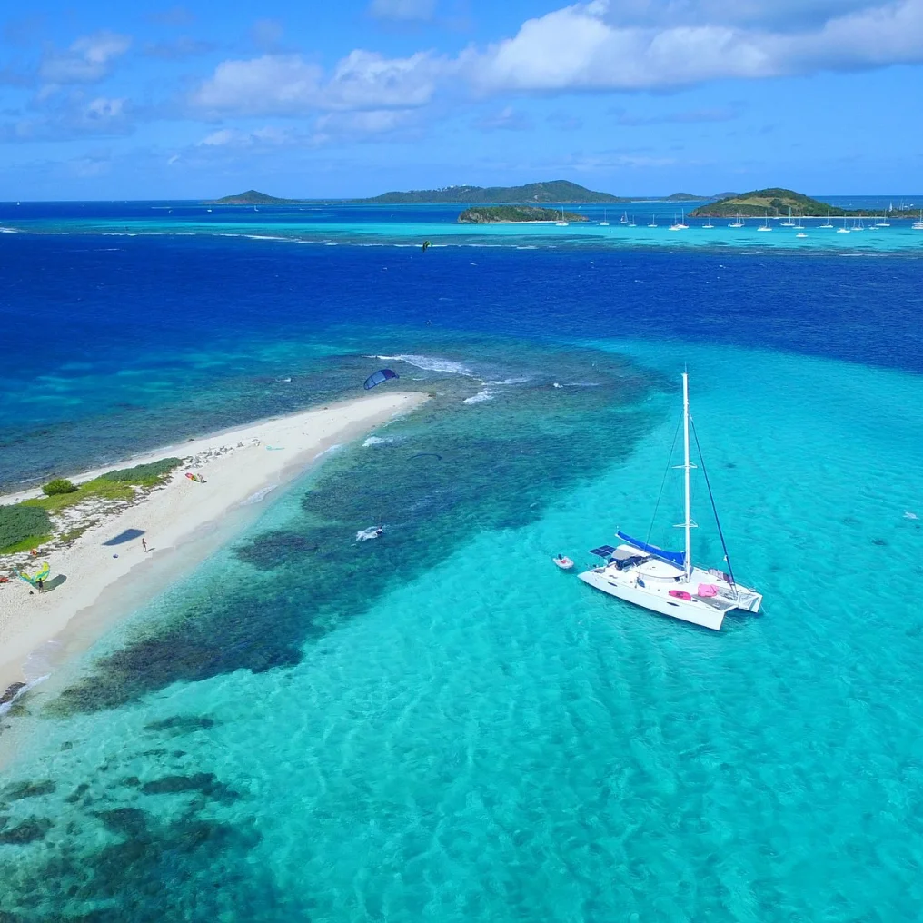 Tobago Cays — lagon turquoise, tortues, barrière de corail